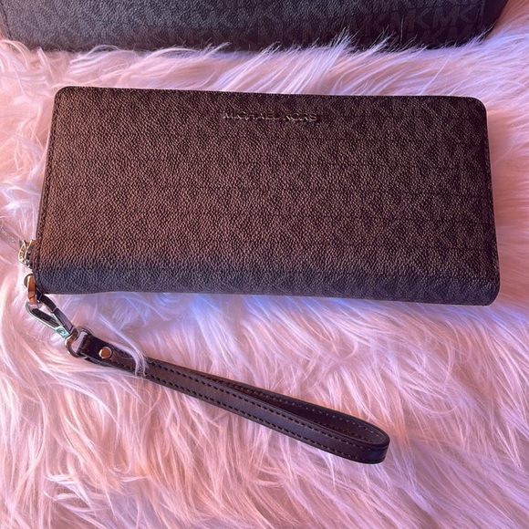 Michael Kors tote and wallet set - Picture 2 of 9